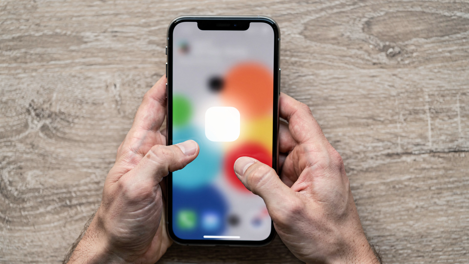 Bir akıllı telefon ekranında, Cellesim uygulamasında Bulgaristan için bir eSIM paketinin seçili olduğu ve satın alma işleminin tamamlanmak üzere olduğu anı gösteren yakın çekim.