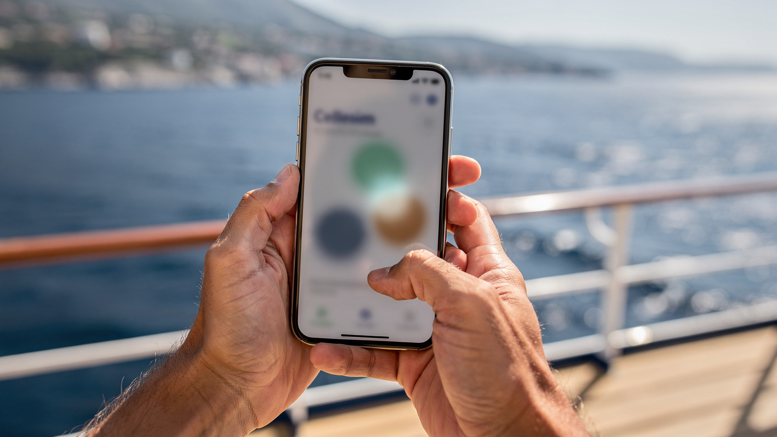 Ein Reisender prüft auf dem Handy die Cellesim-App, um den Datenverbrauch während der Adria-Kreuzfahrt zu überwachen.